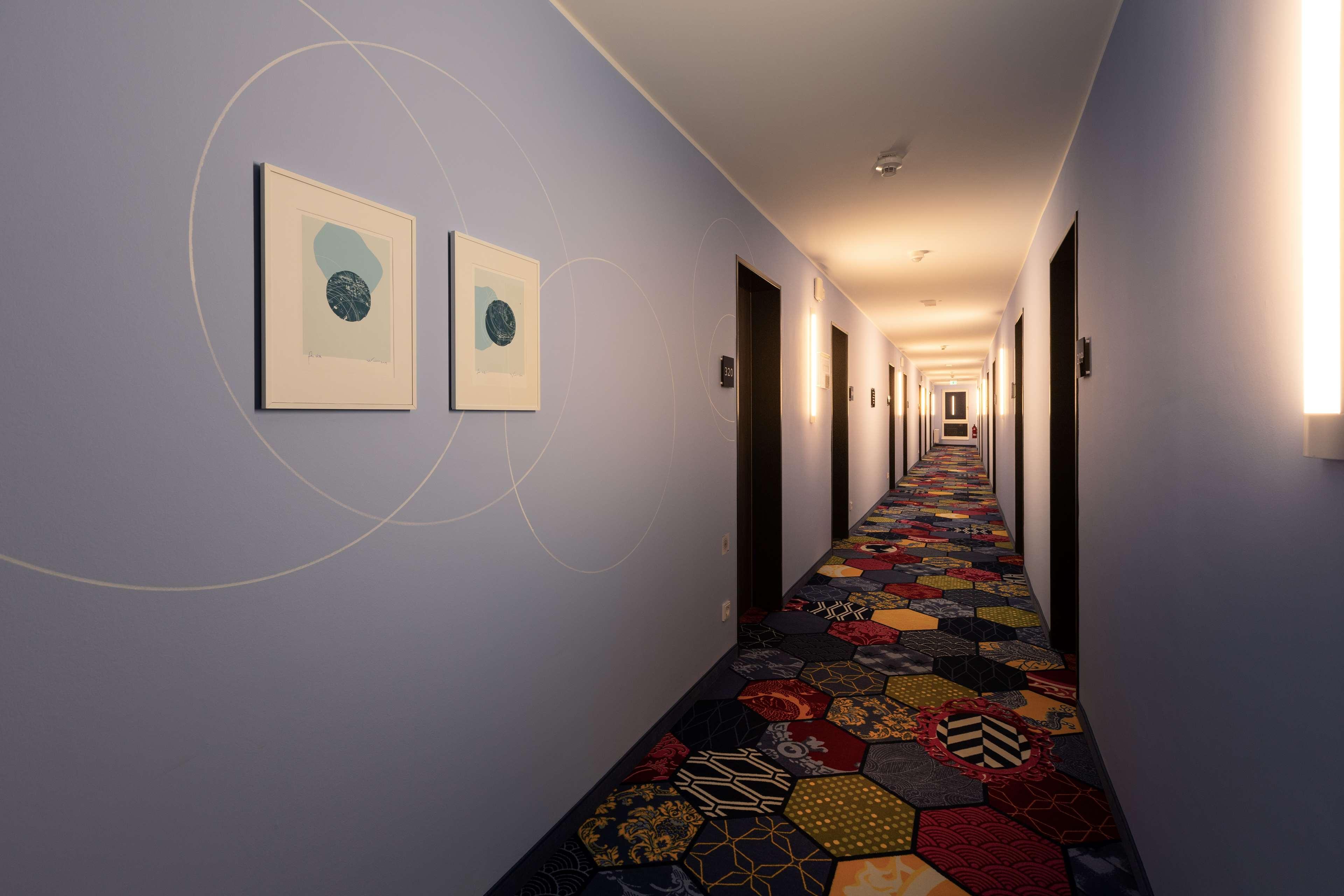 - The Niu, Mood By Ihg Maguncia