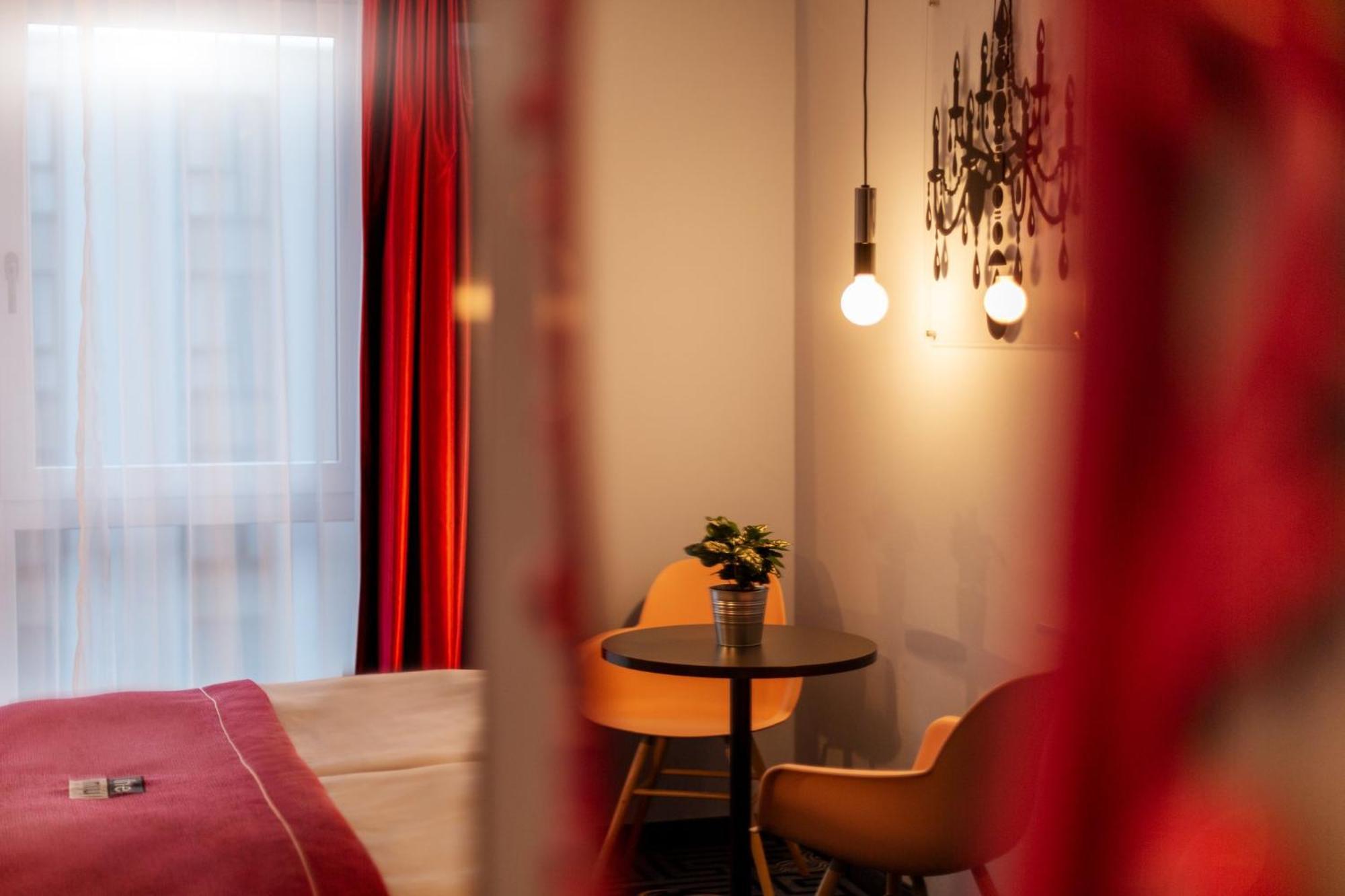 - The Niu, Mood By Ihg Hotel